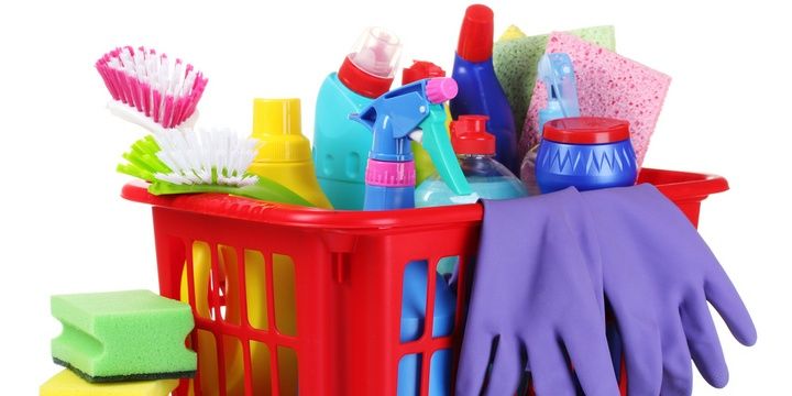 4 Items That You Need Offered at Dollar Stores Cleaning Supplies