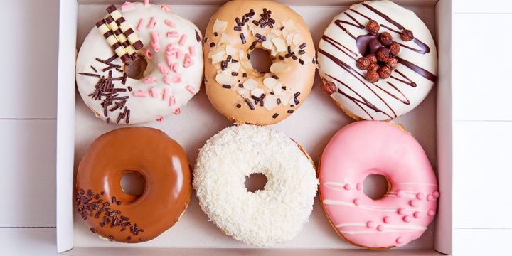 5 Foods That Should Be Avoided Before Bedtime Cakes and Doughnuts