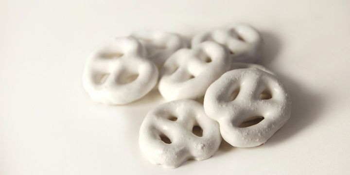 5 Foods We Eat without Realizing How Unhealthy They Are Yogurt-Covered Pretzels