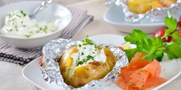 6 Items That Should Not Be Placed into the Microwave Aluminum Foil