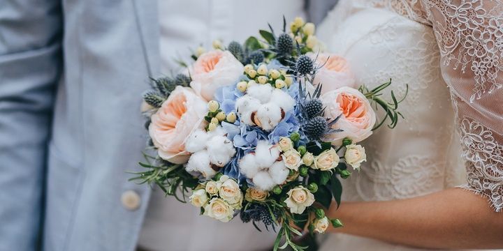 4 Factors That Influence the Cost of Your Wedding Ceremony The flowers