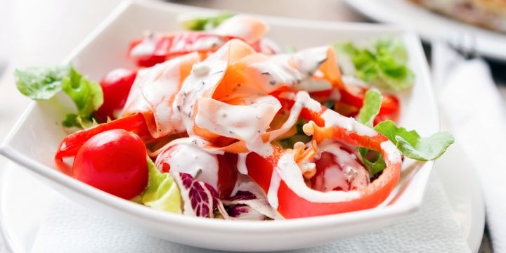 7 Foods to Be Consumed Together Salad with full-fat dressing