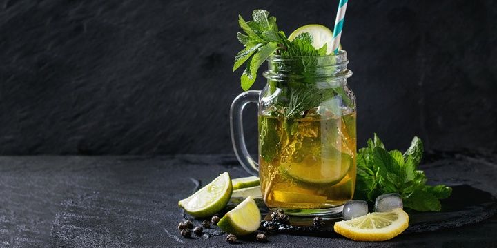 7 Foods to Be Consumed Together Green tea with lemon