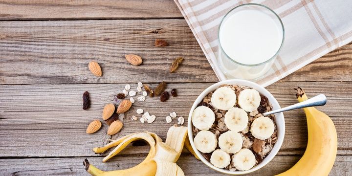 9 Foods Necessary for Healthy Hair and Nails Milk