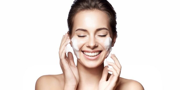 5 Rituals for Every Woman to Stay Young Wash your face