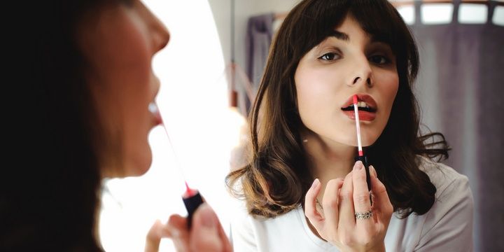 11 Makeup Secrets for Every Mature Woman to Use Lip contouring